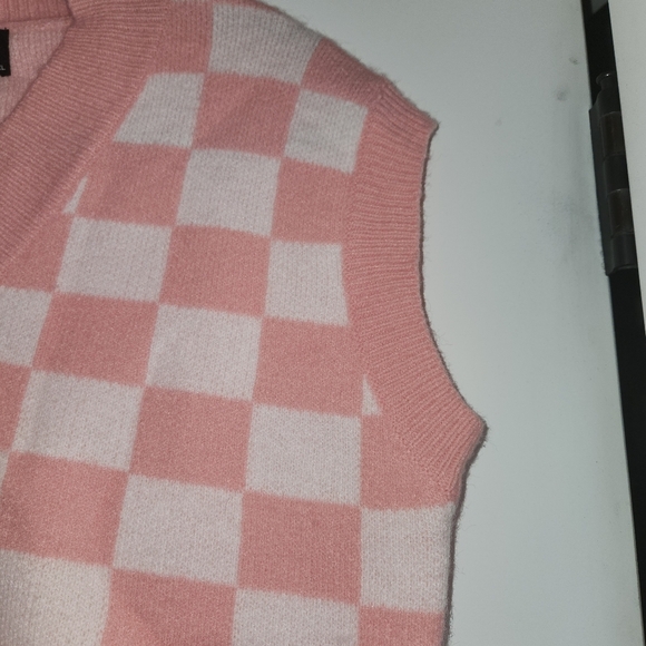 NWT Cider Pink/White Checkered Sweater Vest Size XL Soft Cozy Ribbed V-Neck - Picture 6 of 10